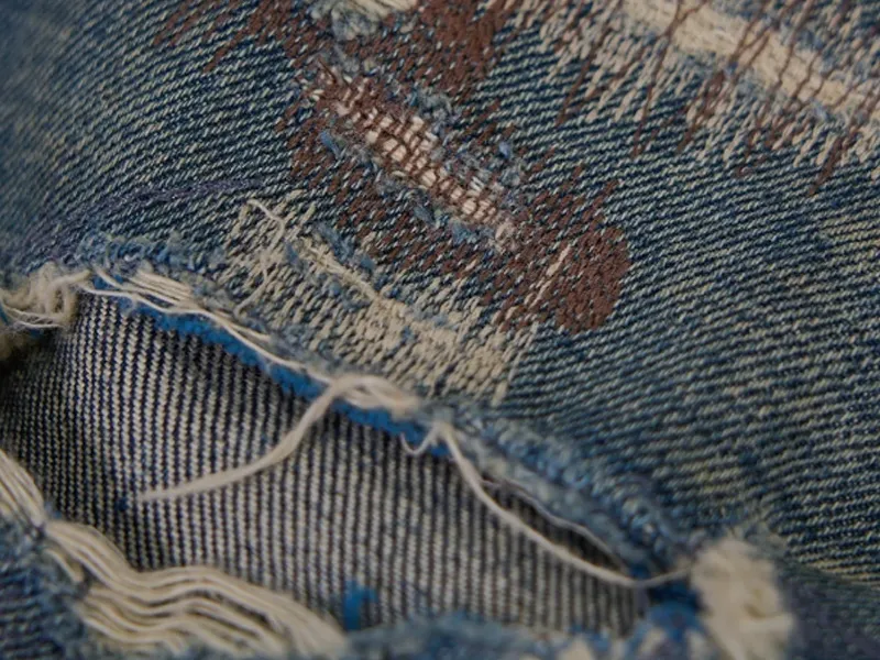 Destroyed & Frayed Jeans Details